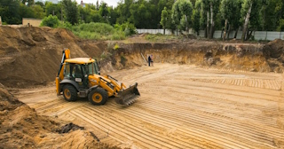 Разработка котлована Волжский стоимость за от 575 руб. м3 - заказать работы по копке и рытью котлованов | траншей